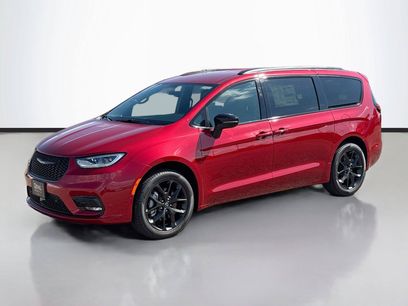 New 2026 Chrysler Pacifica Select w/ S Appearance Package