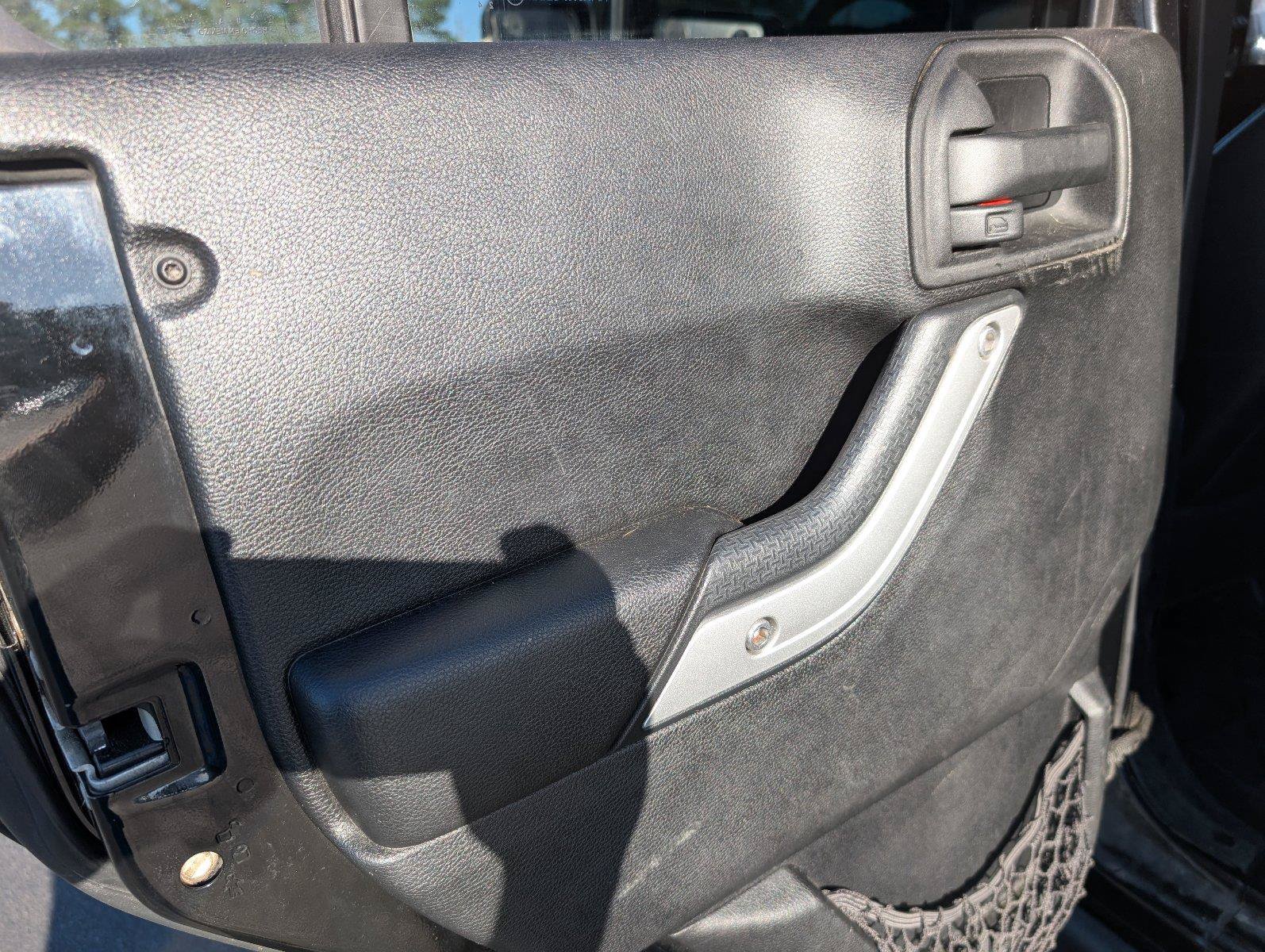 Used 2013 Jeep Wrangler Unlimited Rubicon AWD/4WD image 36