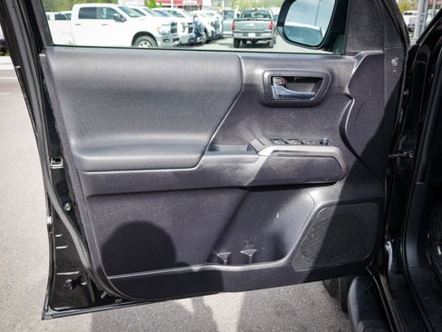 Used 2020 Toyota Tacoma TRD Sport w/ Technology Package AWD/4WD image 15