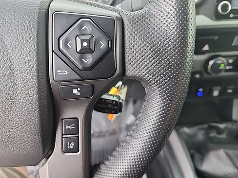 Used 2021 Toyota Tacoma TRD Off-Road AWD/4WD image 17