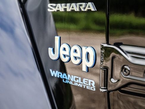 Used 2021 Jeep Wrangler Unlimited Sahara w/ Cold Weather Group image 31