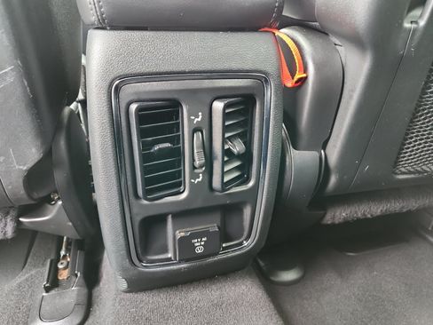 Used 2019 Jeep Grand Cherokee Altitude AWD/4WD image 17