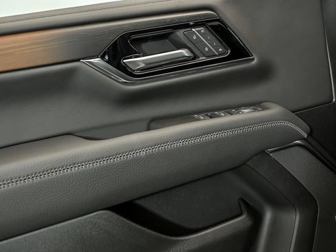New 2026 GMC Yukon Denali w/ Denali Reserve Package AWD/4WD image 5