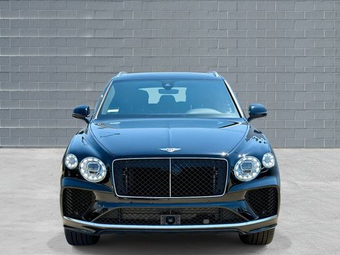 Used 2024 Bentley Bentayga image 3