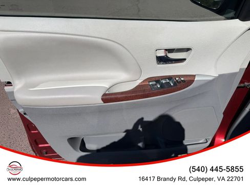 Used 2013 Toyota Sienna XLE image 9