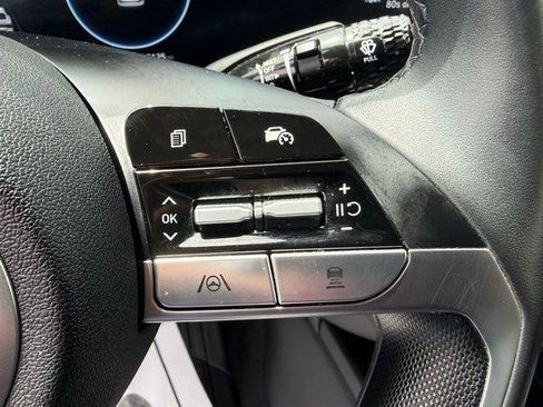 Used 2025 Hyundai Elantra Limited FWD image 9