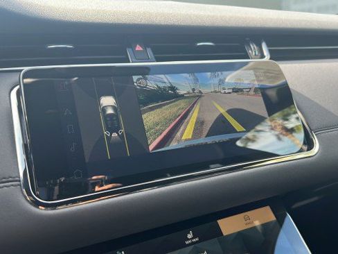 Used 2023 Land Rover Range Rover Evoque R-Dynamic SE image 32