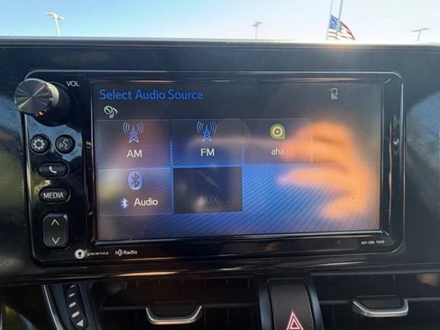 Used 2018 Toyota C-HR XLE FWD image 18