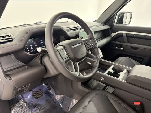 Certified 2025 Land Rover Defender 110 S AWD/4WD image 4