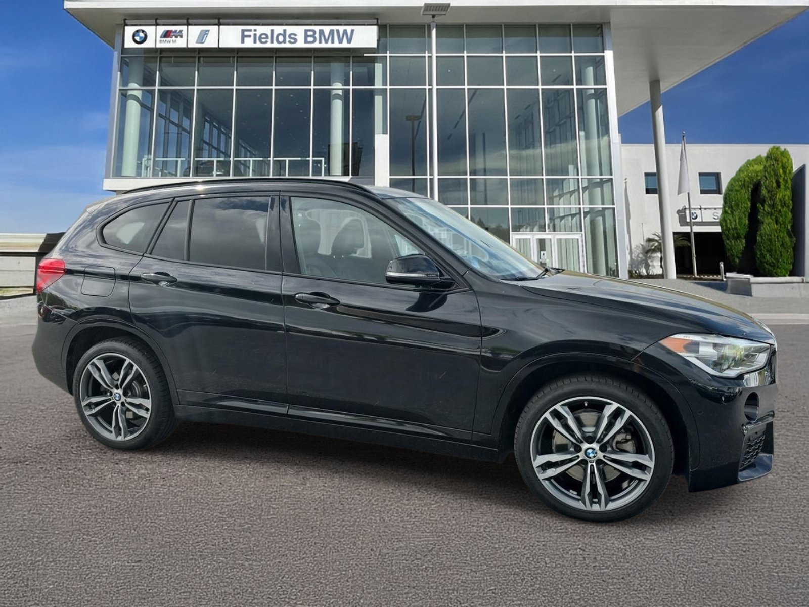Used 2019 BMW X1 sDrive28i w/ M Sport Package FWD image 1