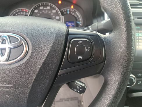 Used 2015 Toyota Camry LE image 18