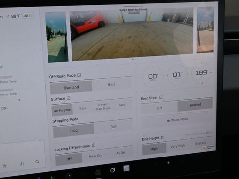Used 2025 Tesla Cybertruck AWD Crew Cab image 28
