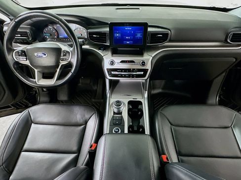 Used 2022 Ford Explorer XLT w/ Equipment Group 202A AWD/4WD image 17