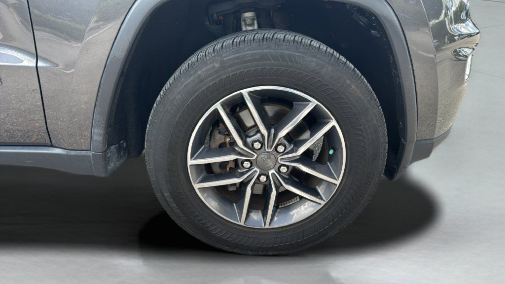 Used 2019 Jeep Grand Cherokee Limited AWD/4WD image 38