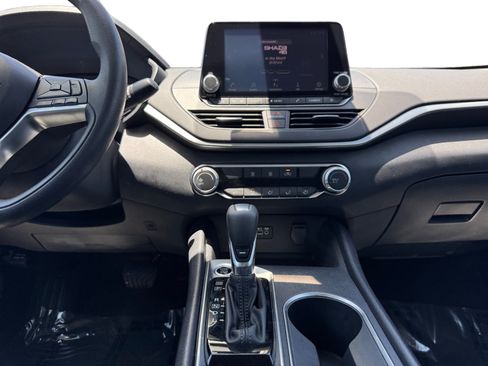 Used 2022 Nissan Altima 2.5 SV FWD image 11