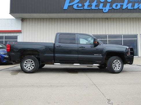 Used 2019 Chevrolet Silverado 2500 LT w/ All Star Edition AWD/4WD image 2