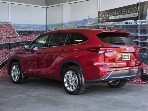 Certified 2026 Toyota Highlander Limited AWD/4WD image 6