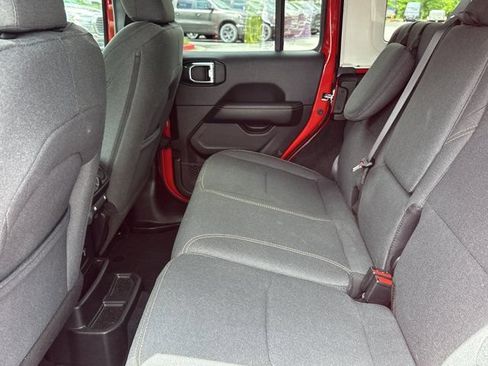 Used 2025 Jeep Wrangler Unlimited Sahara w/ Safety Group AWD/4WD image 25