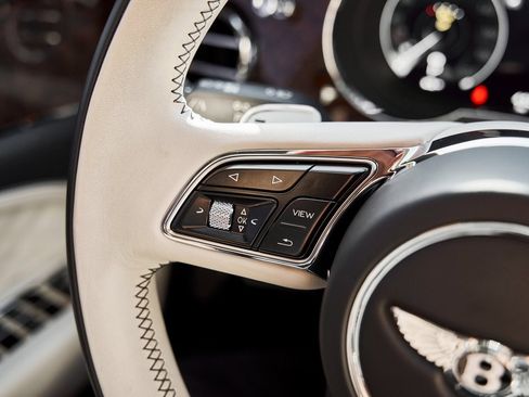 Used 2023 Bentley Bentayga Extended Wheelbase image 58