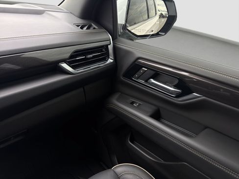Used 2025 GMC Yukon Elevation w/ LPO, Floor Liner Package AWD/4WD image 17