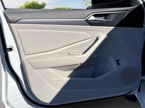 Used 2023 Volkswagen Jetta SE image 19