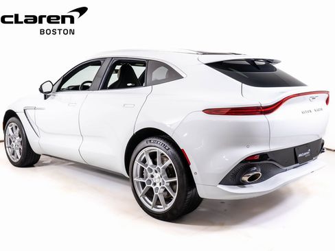 Used 2022 Aston Martin DBX image 3
