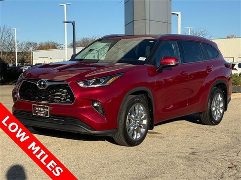 Used 2023 Toyota Highlander Limited image 9
