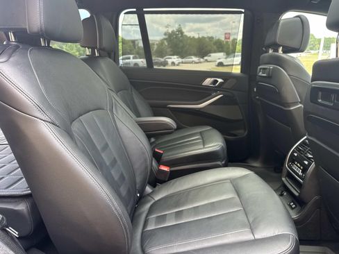 Used 2021 BMW X7 xDrive40i w/ M Sport Package AWD/4WD image 12