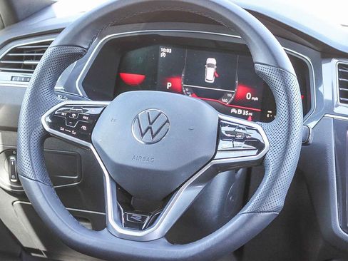 Used 2022 Volkswagen Tiguan SE R-Line image 16