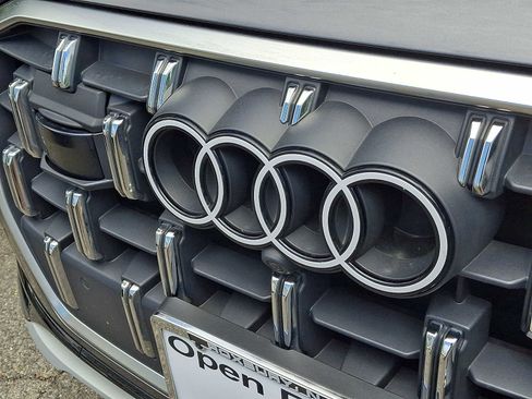 Used 2025 Audi Q7 2.0T Premium w/ Convenience Package AWD/4WD image 4