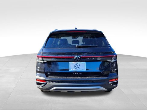 New 2026 Volkswagen Taos SE image 5