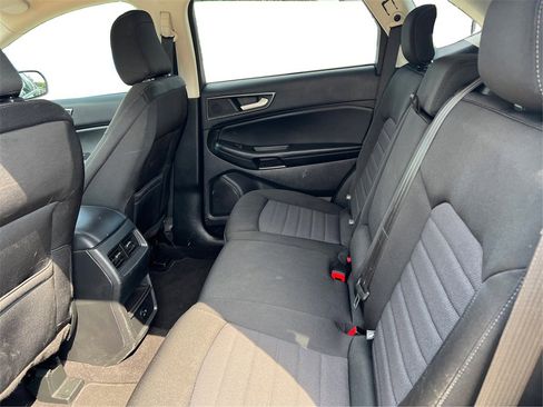Used 2022 Ford Edge SE image 10