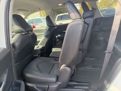 Used 2024 Toyota Grand Highlander Limited image 15