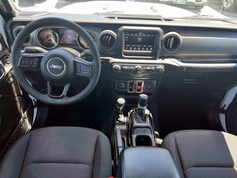 Used 2023 Jeep Wrangler Unlimited Sport AWD/4WD image 15