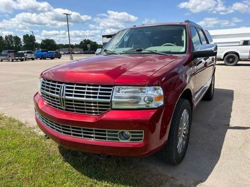 Used 2014 Lincoln Navigator 4WD image 3