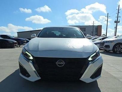 Used 2023 Nissan Altima 2.5 SV