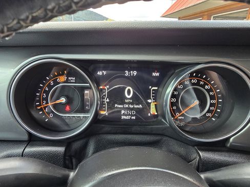 Used 2021 Jeep Wrangler Unlimited Sahara w/ Uconnect 4C Nav & Sound Group image 14