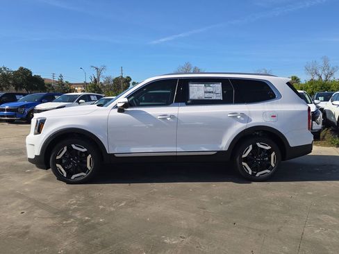 New 2025 Kia Telluride S image 5