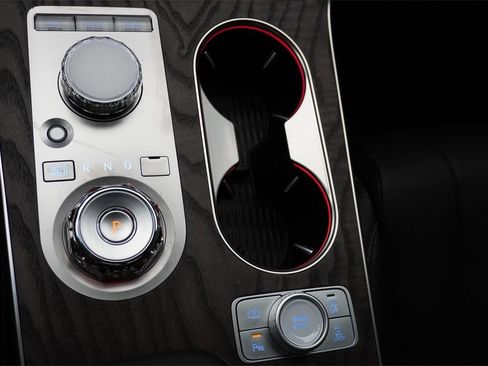 Certified 2025 Genesis GV80 2.5T Select AWD/4WD image 23