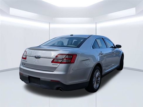 Used 2016 Ford Taurus SE FWD image 2