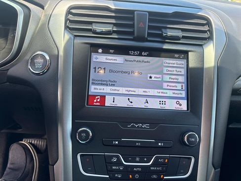 Used 2019 Ford Fusion SE FWD image 21