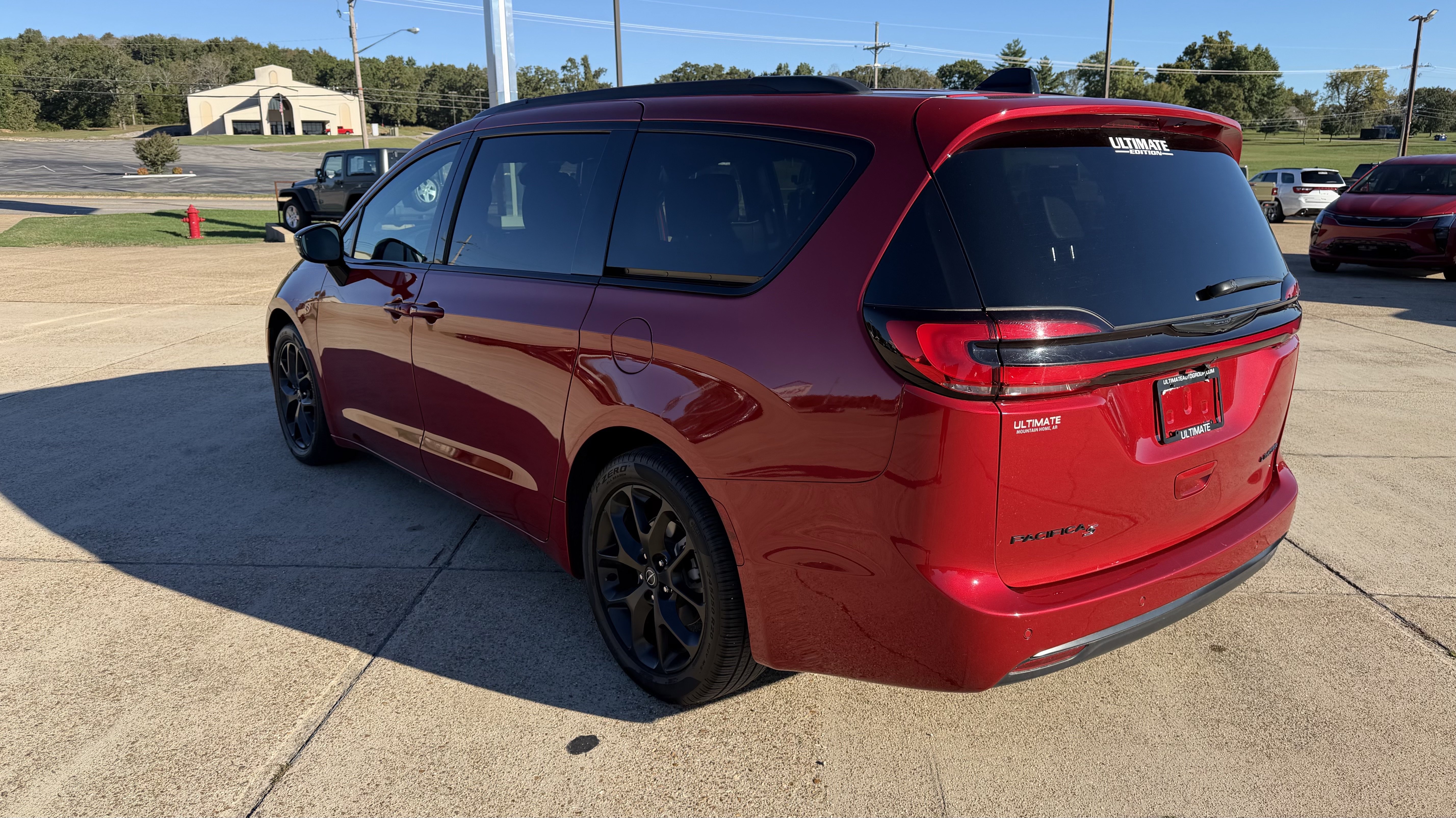 Used 2026 Chrysler Pacifica Limited w/ S Appearance Package FWD image 5