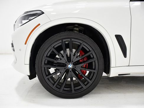 Used 2022 BMW X5 xDrive40i w/ M Sport Package AWD/4WD image 7