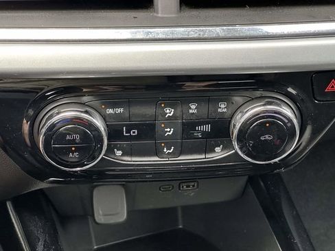 Used 2025 Chevrolet Trax LT w/ LT Convenience Package FWD image 18
