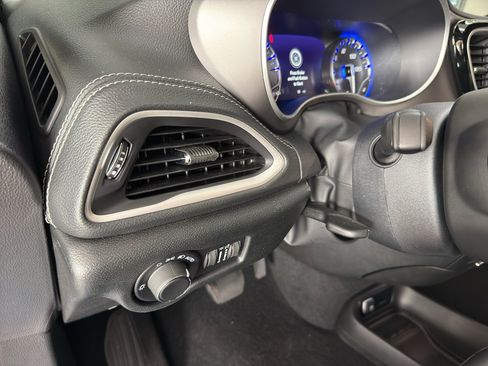 New 2027 Chrysler Pacifica Select FWD image 13