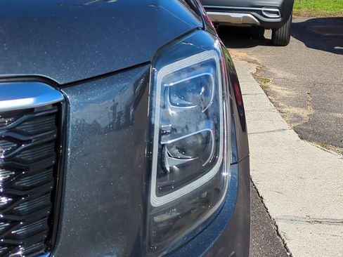 Used 2022 Kia Telluride EX w/ EX Premium Package image 10