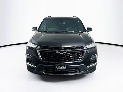 Used 2022 Chevrolet Traverse LT image 2