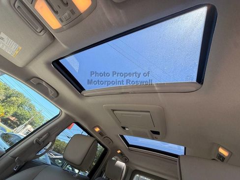 Used 2016 Nissan Quest Platinum w/ Tow Package FWD image 3