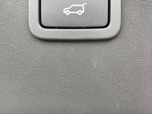 Used 2016 Land Rover Discovery Sport HSE image 18