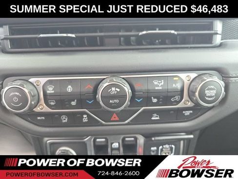 Used 2025 Jeep Gladiator Mojave w/ Convenience Group AWD/4WD image 17